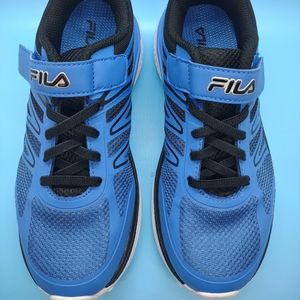Fila Blue/Black Sneakers Big Boys Size 4½